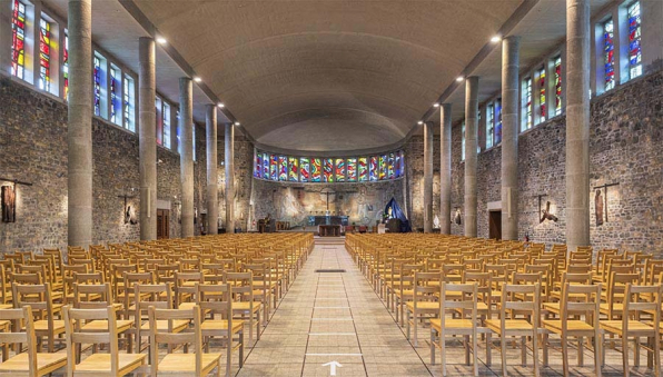 Vue d'ensemble de l'intérieur de l'église depuis le narthex. © Région Bourgogne-Franche-Comté, Inventaire du patrimoine