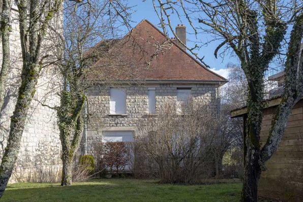 Façade ouest du presbytère vue depuis le jardin. © Région Bourgogne-Franche-Comté, Inventaire du patrimoine