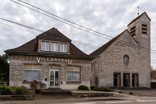 Façades nord de la maison des œuvres - cinéma Villarceau et de l'église Saint-Joseph. © Région Bourgogne-Franche-Comté, Inventaire du patrimoine
