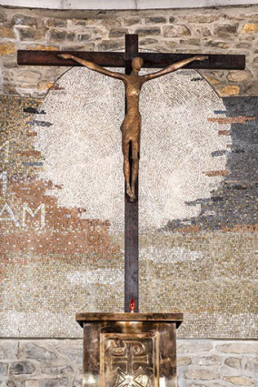 Vue de la croix d'autel du maître-autel. © Région Bourgogne-Franche-Comté, Inventaire du patrimoine
