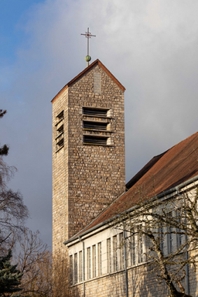 Vue du clocher depuis le côté sud-ouest de l'église. © Région Bourgogne-Franche-Comté, Inventaire du patrimoine