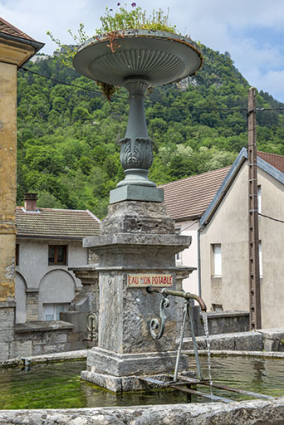 Vue rapprochée. Détail du massif central. © Région Bourgogne-Franche-Comté, Inventaire du patrimoine