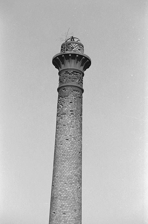 Cheminée des ateliers et son couronnement en fonte. © Frédéric Pillet / Région Bourgogne-Franche-Comté, Inventaire du patrimoine - 1999