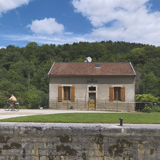 Maison éclusière de face. © Thierry Kuntz / Région Bourgogne-Franche-Comté, Inventaire du patrimoine - 2012