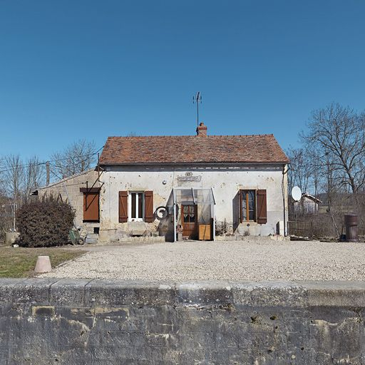 La maison éclusière de face. © Thierry Kuntz / Région Bourgogne-Franche-Comté, Inventaire du patrimoine - 2012