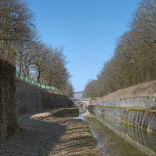 L'entrée de la tranchée du Creusot. Au fond : les ponts. © Thierry Kuntz / Région Bourgogne-Franche-Comté, Inventaire du patrimoine - 2012