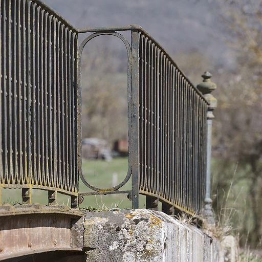 Le pont routier, détail des garde-corps. © Thierry Kuntz / Région Bourgogne-Franche-Comté, Inventaire du patrimoine - 2012
