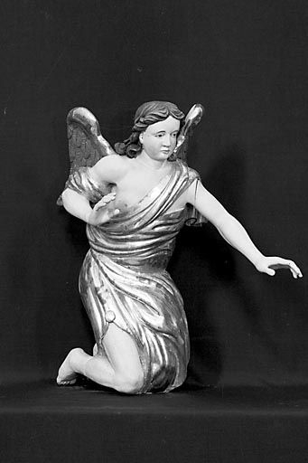 Vue générale de l'ange de gauche. © Yves Sancey / Région Bourgogne-Franche-Comté, Inventaire du patrimoine - 1973