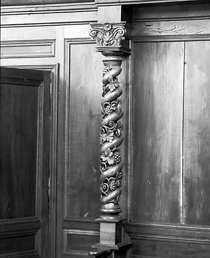 Lambris du choeur : Détail : colonne. © Yves Sancey / Région Bourgogne-Franche-Comté, Inventaire du patrimoine - 1973