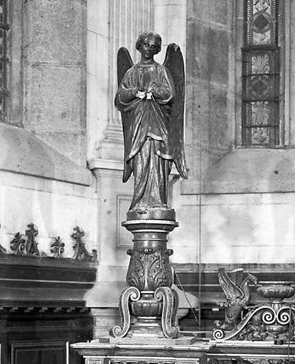 Détail : ange gauche du maître-autel. © Yves Sancey / Région Bourgogne-Franche-Comté, Inventaire du patrimoine - 1973