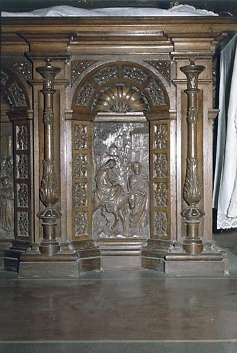 Autel-retable nord : bas-relief de la Fuite en Egypte sur le devant de l'autel. © Yves Sancey / Région Bourgogne-Franche-Comté, Inventaire du patrimoine - 1973