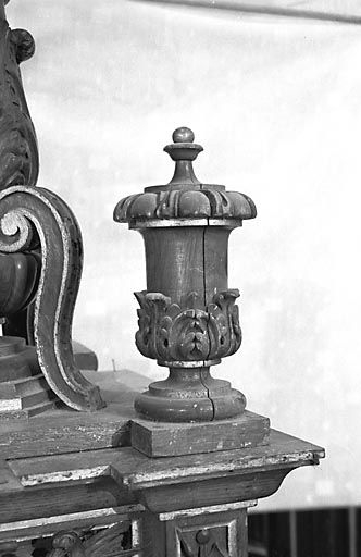 Détail du motif d'amortissement du maître-autel. © Yves Sancey / Région Bourgogne-Franche-Comté, Inventaire du patrimoine - 1973