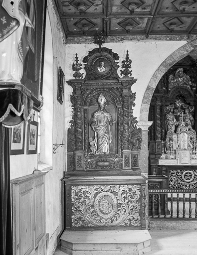 Autel-retable latéral gauche : vue d'ensemble. © Yves Sancey / Région Bourgogne-Franche-Comté, Inventaire du patrimoine - 1974