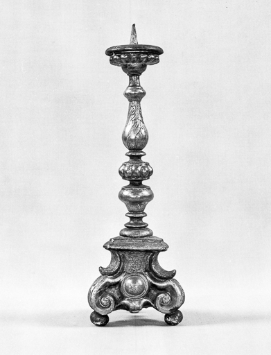 Chandelier : vue de face. © Yves Sancey / Région Bourgogne-Franche-Comté, Inventaire du patrimoine - 1974