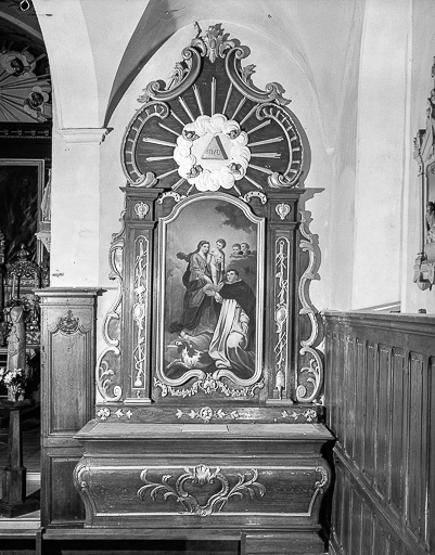 Vue de l'autel-retable latéral droit. © Yves Sancey / Région Bourgogne-Franche-Comté, Inventaire du patrimoine - 1975