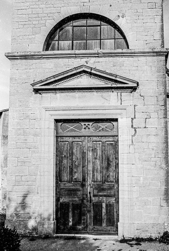 Façade antérieure : la porte. © Guy Forestier / Région Bourgogne-Franche-Comté, Inventaire du patrimoine - 1975