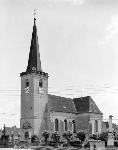 Vue d'ensemble de trois quarts droit. © Yves Sancey / Région Bourgogne-Franche-Comté, Inventaire du patrimoine - 1975
