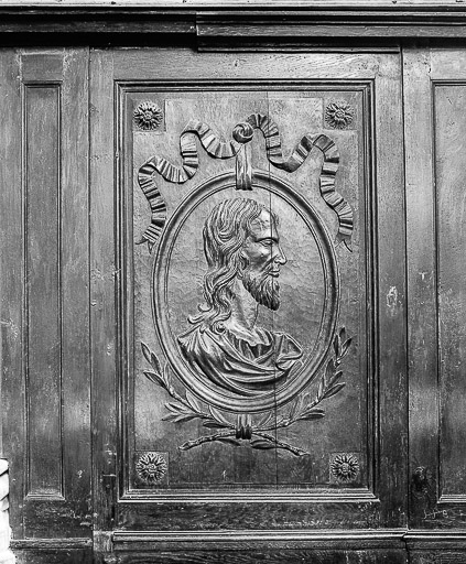 Lambris du choeur : côté gauche, 1er médaillon, le Christ. © Yves Sancey / Région Bourgogne-Franche-Comté, Inventaire du patrimoine - 1976
