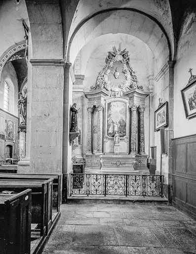 Chapelle latérale droite : autel-retable. © Yves Sancey / Région Bourgogne-Franche-Comté, Inventaire du patrimoine - 1976
