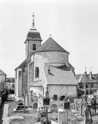 Chevet et cimetière. © Bernard Lardière / Région Bourgogne-Franche-Comté, Inventaire du patrimoine - 1976