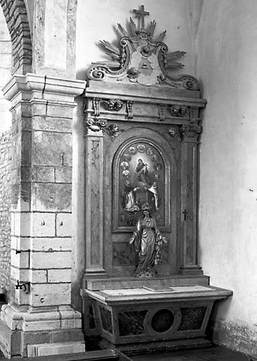 Vue d'ensemble de l'autel-retable droit. © Yves Sancey / Région Bourgogne-Franche-Comté, Inventaire du patrimoine - 1977