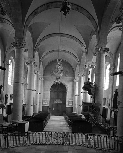 Vue de la nef depuis le choeur. © Yves Sancey / Région Bourgogne-Franche-Comté, Inventaire du patrimoine - 1977