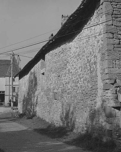 Face postérieure. © Dominique Dominguez / Région Bourgogne-Franche-Comté, Inventaire du patrimoine - 1980