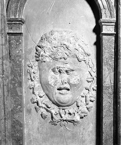 Détail : bas-reliefs n°5. © Yves Sancey / Région Bourgogne-Franche-Comté, Inventaire du patrimoine - 1982