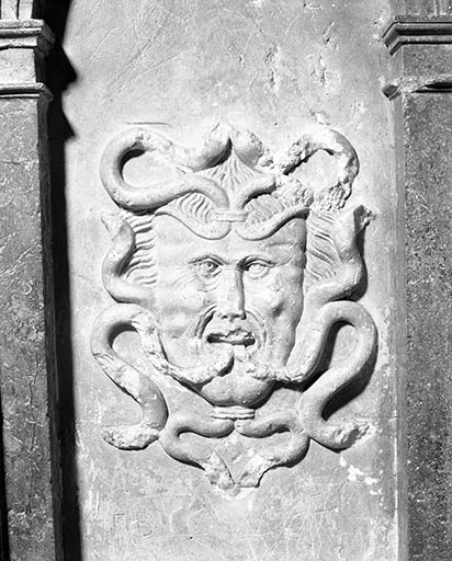 Détail : bas-reliefs n°7. © Yves Sancey / Région Bourgogne-Franche-Comté, Inventaire du patrimoine - 1982