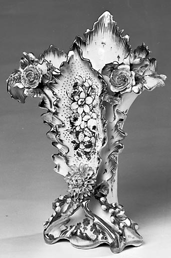 Vase à décor central polychrome. © Yves Sancey / Région Bourgogne-Franche-Comté, Inventaire du patrimoine - 1982