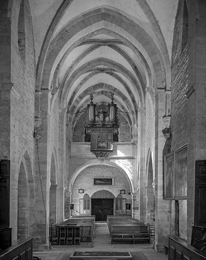 Intérieur : nef depuis le choeur. © Yves Sancey / Région Bourgogne-Franche-Comté, Inventaire du patrimoine - 1982