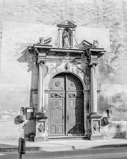 Portail de la façade antérieure : vue générale. © Yves Sancey / Région Bourgogne-Franche-Comté, Inventaire du patrimoine - 1983