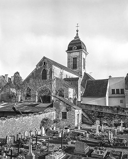 Exétérieur : vue d'ensemble depuis le cimetière. © Yves Sancey / Région Bourgogne-Franche-Comté, Inventaire du patrimoine - 1984