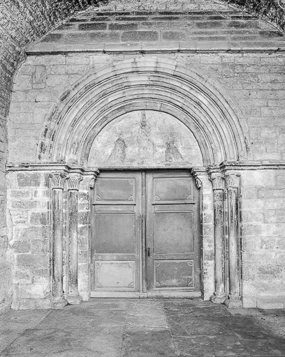 Exétérieur : portail ouest. © Yves Sancey / Région Bourgogne-Franche-Comté, Inventaire du patrimoine - 1984