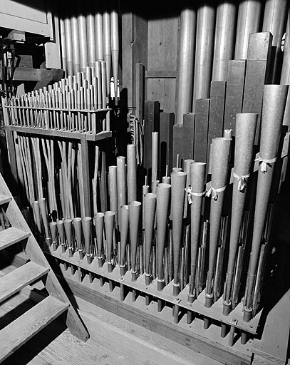 Détail de la tuyauterie du grand orgue. © Yves Sancey / Région Bourgogne-Franche-Comté, Inventaire du patrimoine - 1985