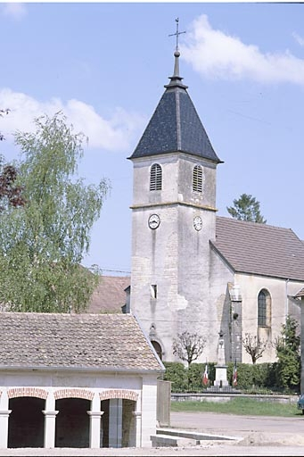 Façade antérieure dans le prolongement du lavoir. © Yves Sancey / Région Bourgogne-Franche-Comté, Inventaire du patrimoine - 1985