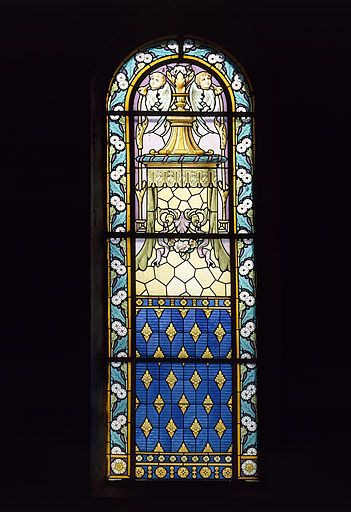 baies 3 et 4 créées par A. Gorgeon en 1902 : verrières décoratives, vitrerie avec dais et petits anges dans la partie supérieure. Baie 3 : vue d'ensemble. © Yves Sancey / Région Bourgogne-Franche-Comté, Inventaire du patrimoine - 1986
