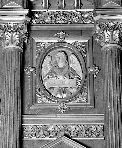 Ange droit en médaillon. © Jérôme Mongreville / Région Bourgogne-Franche-Comté, Inventaire du patrimoine - 1987