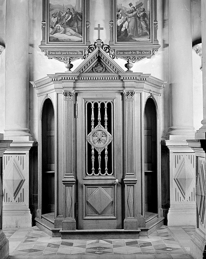 Premier confessionnal du bas-côté droit, vue d'ensemble. © Jérôme Mongreville / Région Bourgogne-Franche-Comté, Inventaire du patrimoine - 1987