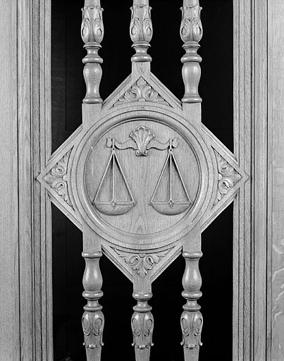 Premier confessionnal du bas-côté gauche, détail sur la porte de la loge centrale. © Jérôme Mongreville / Région Bourgogne-Franche-Comté, Inventaire du patrimoine - 1987