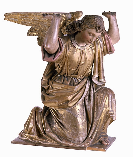 Ange de gauche, profil gauche (face principale). © Jérôme Mongreville / Région Bourgogne-Franche-Comté, Inventaire du patrimoine - 1987