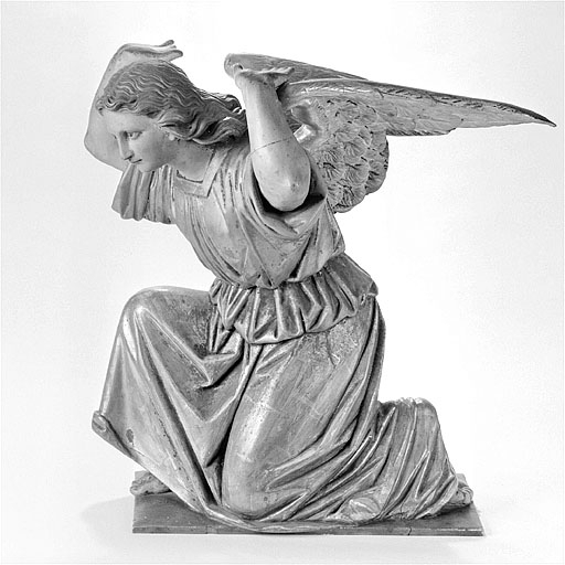 Ange de droite, profil droit (face principale). © Jérôme Mongreville / Région Bourgogne-Franche-Comté, Inventaire du patrimoine - 1987
