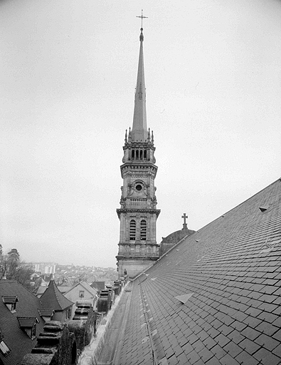 Vue d'ensemble des derniers niveaux de la tour nord et de sa flèche. © Jérôme Mongreville / Région Bourgogne-Franche-Comté, Inventaire du patrimoine - 1988