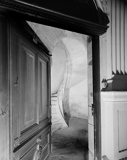 Escalier de la tour nord. © Jérôme Mongreville / Région Bourgogne-Franche-Comté, Inventaire du patrimoine - 1988