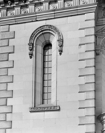 Détail du premier niveau de la tour sud. © Jérôme Mongreville / Région Bourgogne-Franche-Comté, Inventaire du patrimoine - 1988