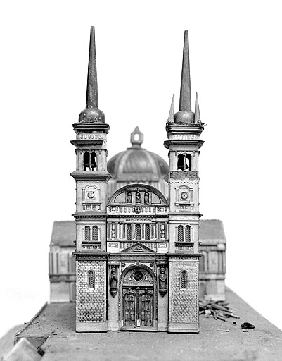 Premier projet pour l'église. Maquette, 1850. Maquette par R.G.I. Wild, d'après les plans de l'architecte Jean-Frédéric Fallot, 1850, échelle 1:200 (conservée au presbytère de l'église Saint-Maimboeuf, Montbéliard). © Jérôme Mongreville / Région Bourgogne-Franche-Comté, Inventaire du patrimoine - 1988