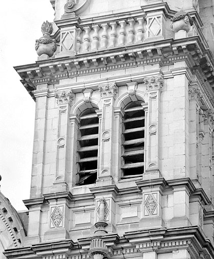 Troisième niveau de la tour nord. © Jérôme Mongreville / Région Bourgogne-Franche-Comté, Inventaire du patrimoine - 1988