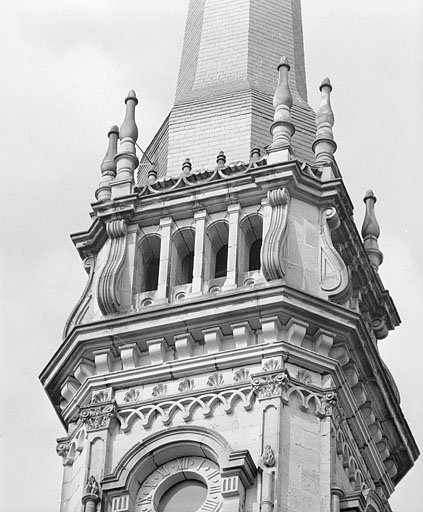 Naissance de la flèche de la tour nord. © Jérôme Mongreville / Région Bourgogne-Franche-Comté, Inventaire du patrimoine - 1988