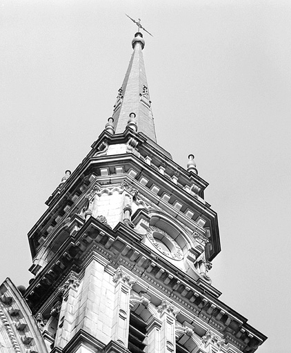 Derniers niveaux de la tour nord vus d'en dessous. © Jérôme Mongreville / Région Bourgogne-Franche-Comté, Inventaire du patrimoine - 1988