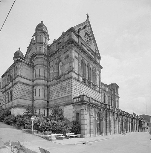 Vue d'ensemble du chevet et du transept. © Jérôme Mongreville / Région Bourgogne-Franche-Comté, Inventaire du patrimoine - 1988
